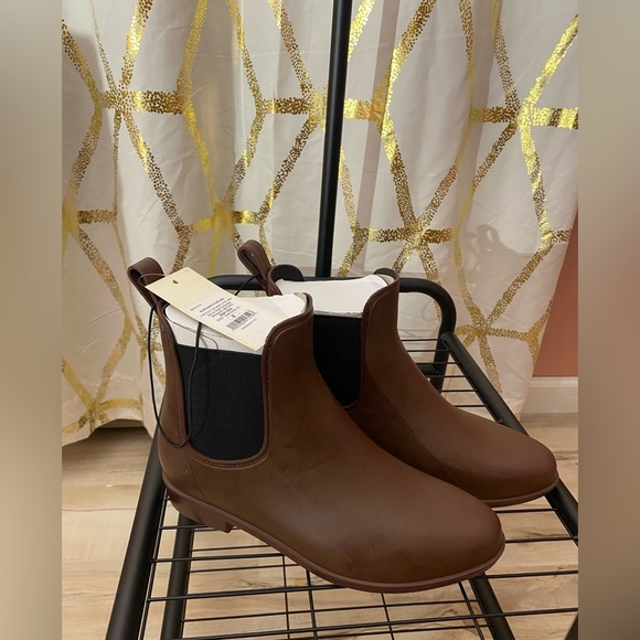 NWT Women’s A New Day Brown Chelsea Rainboot Size 8 - Picture 2 of 4